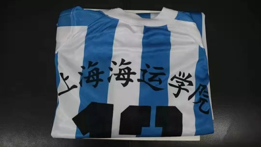 中国足协主席陈戌源为上海海事大学友谊赛开球！加油，海大足球