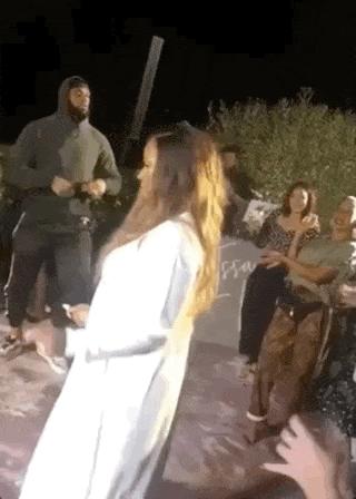 詹姆斯赛后晒出自己的战靴,詹姆斯辟谣视频