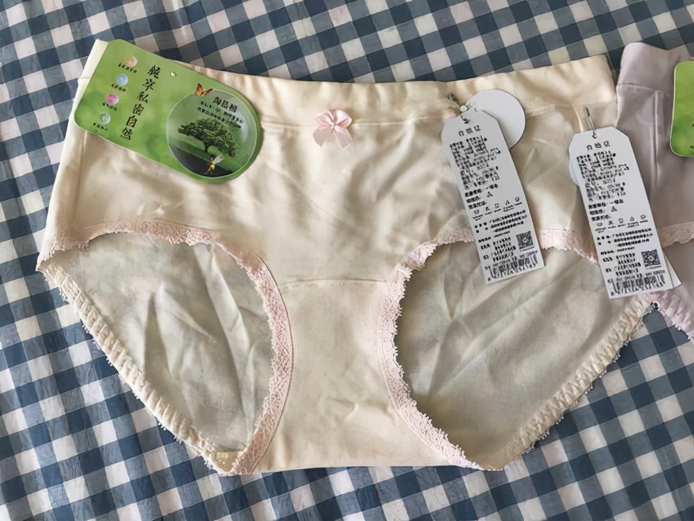 内裤太脏长期不换的危害,生理期内裤脏了多久洗