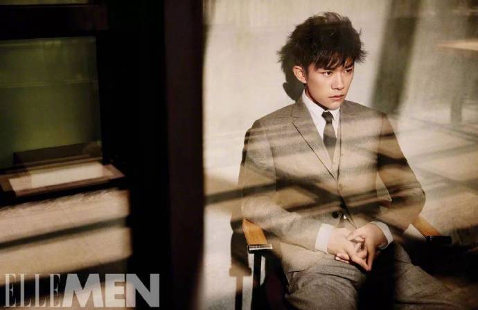 大家对易烊千玺的评价一段话,易烊千玺人物评价简洁