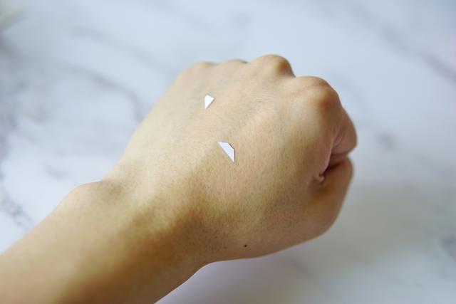 夏季面霜保湿不油腻退红不拔干,夏天清爽不油腻的面霜有哪些