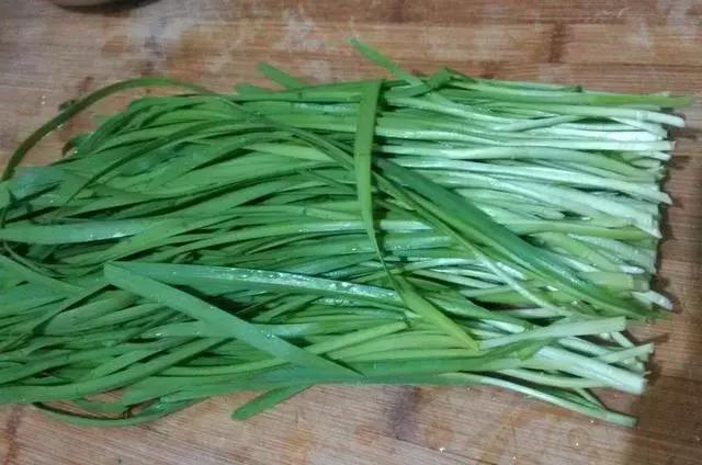 韭菜馅如何让韭菜不出水还翠绿,好吃不过饺子的调料配方