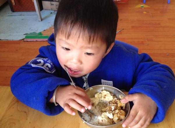 3岁宝宝嘴巴腐臭味是怎么了,儿童嘴巴有恶臭味怎么办