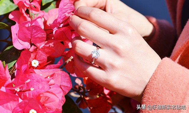 男士戒指手指戴法含义,戒指手指戴法含义4字概括