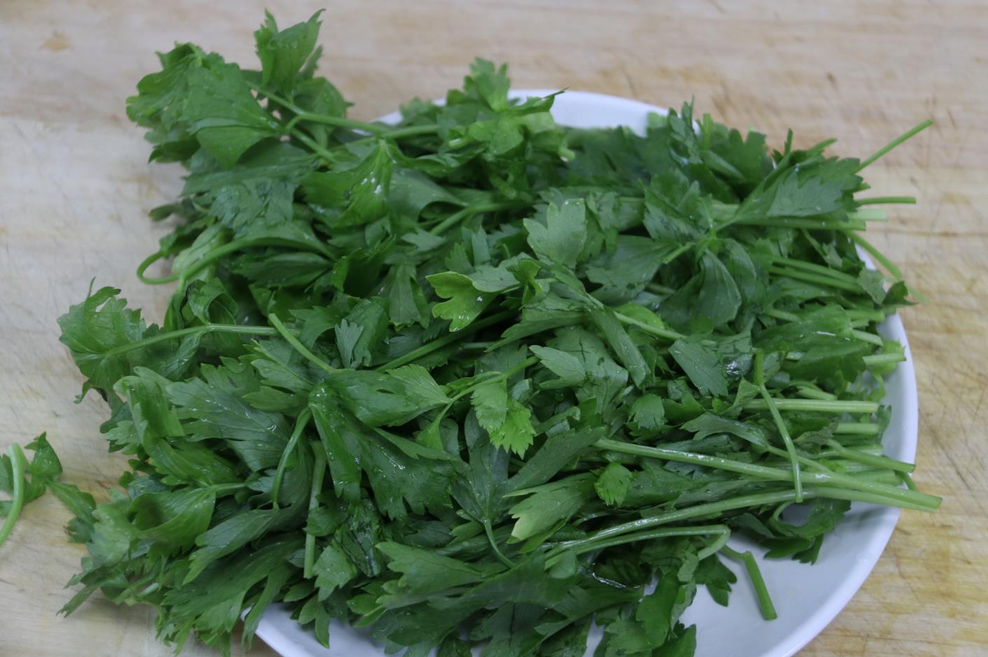 失眠睡不好，记住1种菜叶，促进安神，一觉睡到天亮