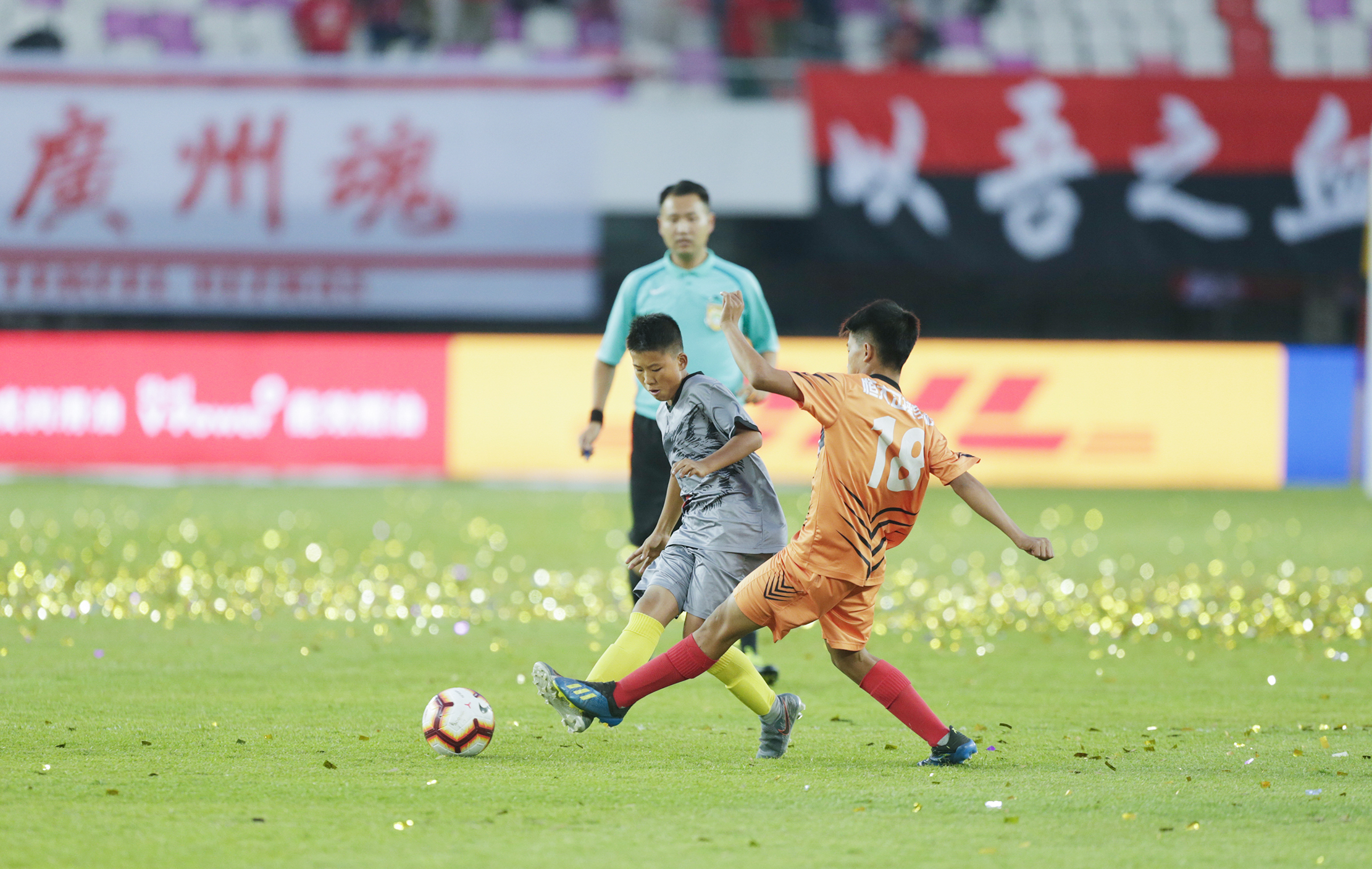 接过传承接力棒,接过接力棒传承体育精神