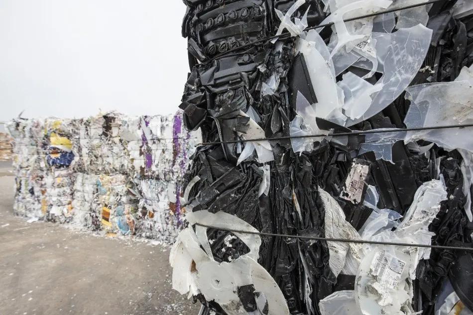 可识别的黑色染料,*局破**黑塑料回收难问题