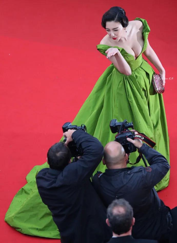 盛典集聚，明星身上百万级别的「高定礼服」，都有哪些“秘密”？