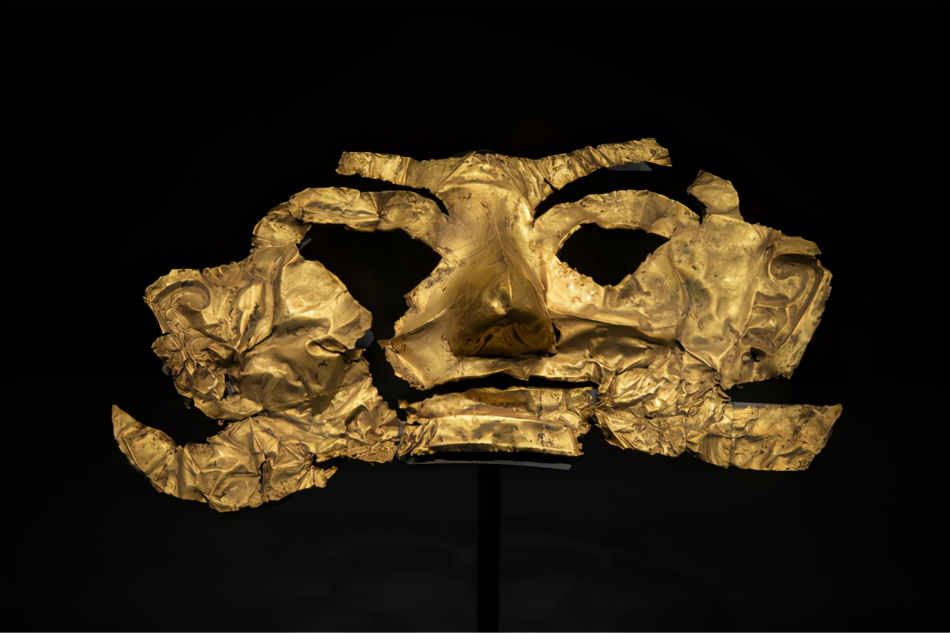 三星堆带金面具的铜人,三星堆铜人像面具