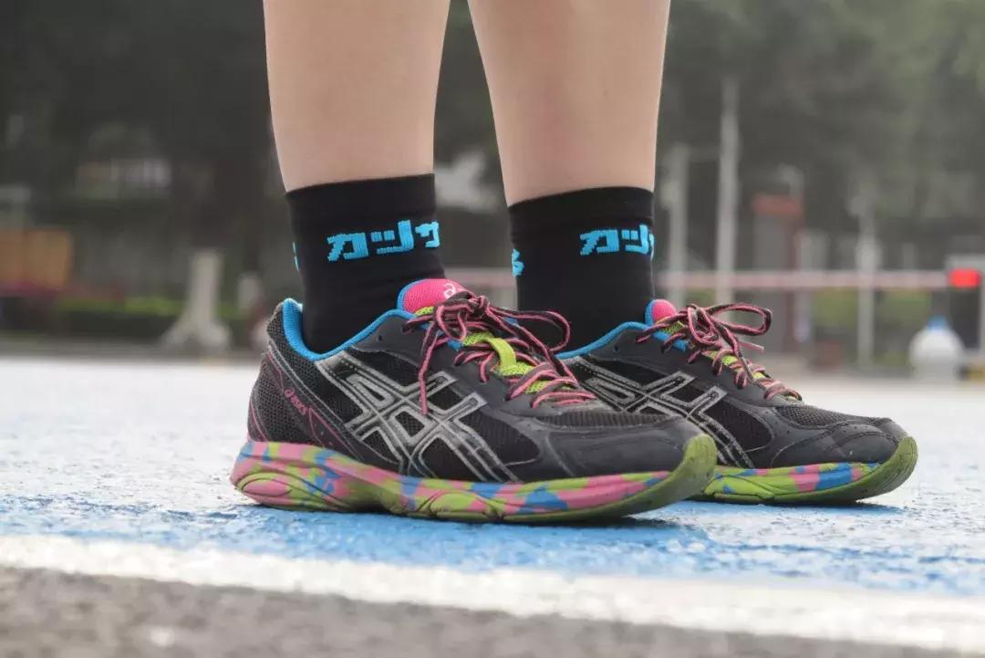 马拉松跑步袜子,跑马拉松能不能穿两双袜子