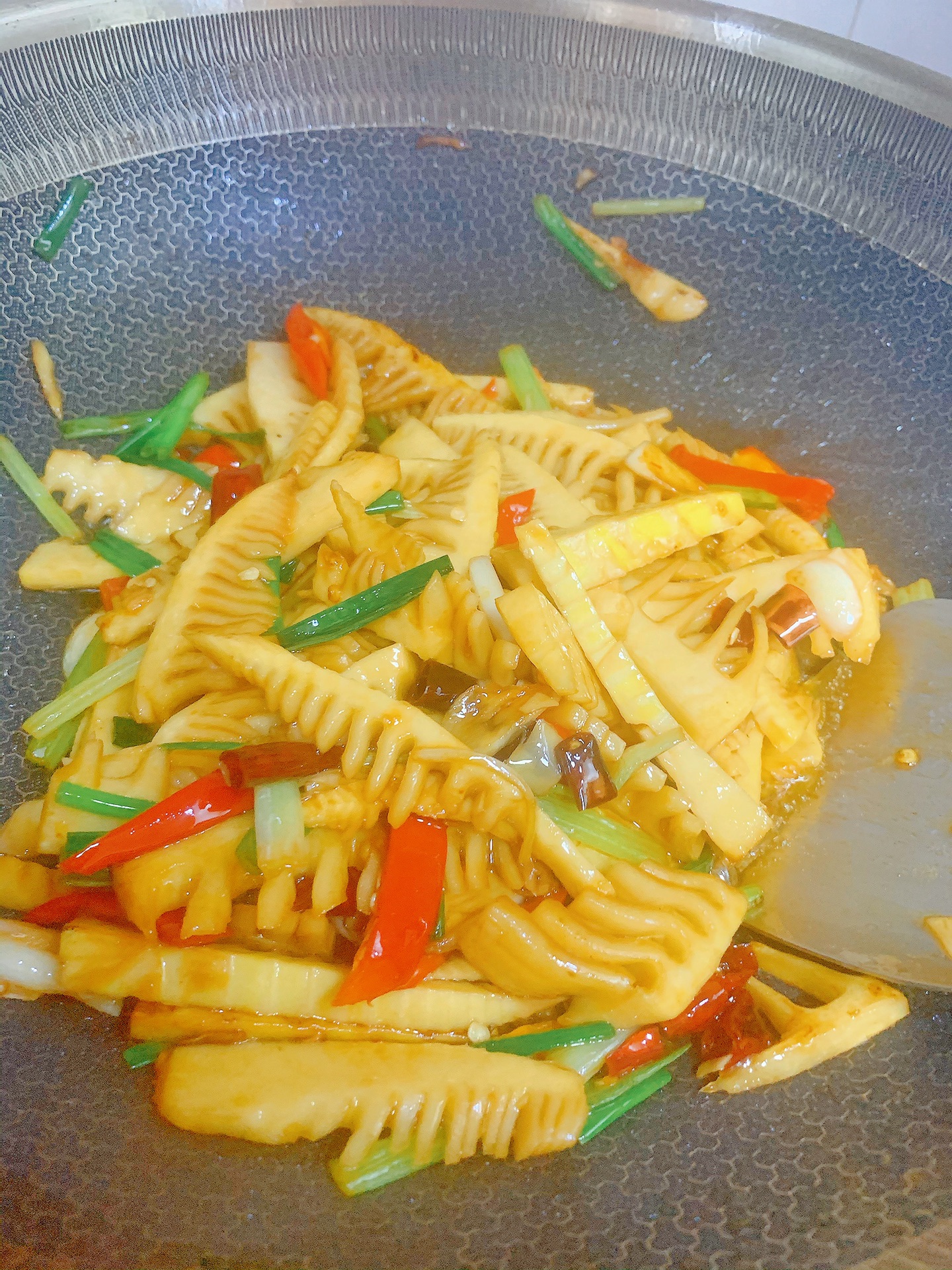 春笋的家常做法春笋焯水后怎么炒,春笋的做法大全家常菜油焖春笋