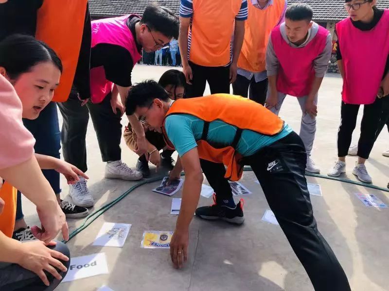 团建拓展努力奔跑继续前行,团建火力全开