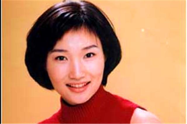 央视主持人李梓萌的父亲叫什么名,央视主持人李梓萌年龄