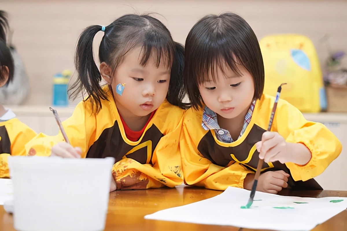 怎么拿画画本画画不需要涂颜色呢,画画不知道涂什么颜色怎么办