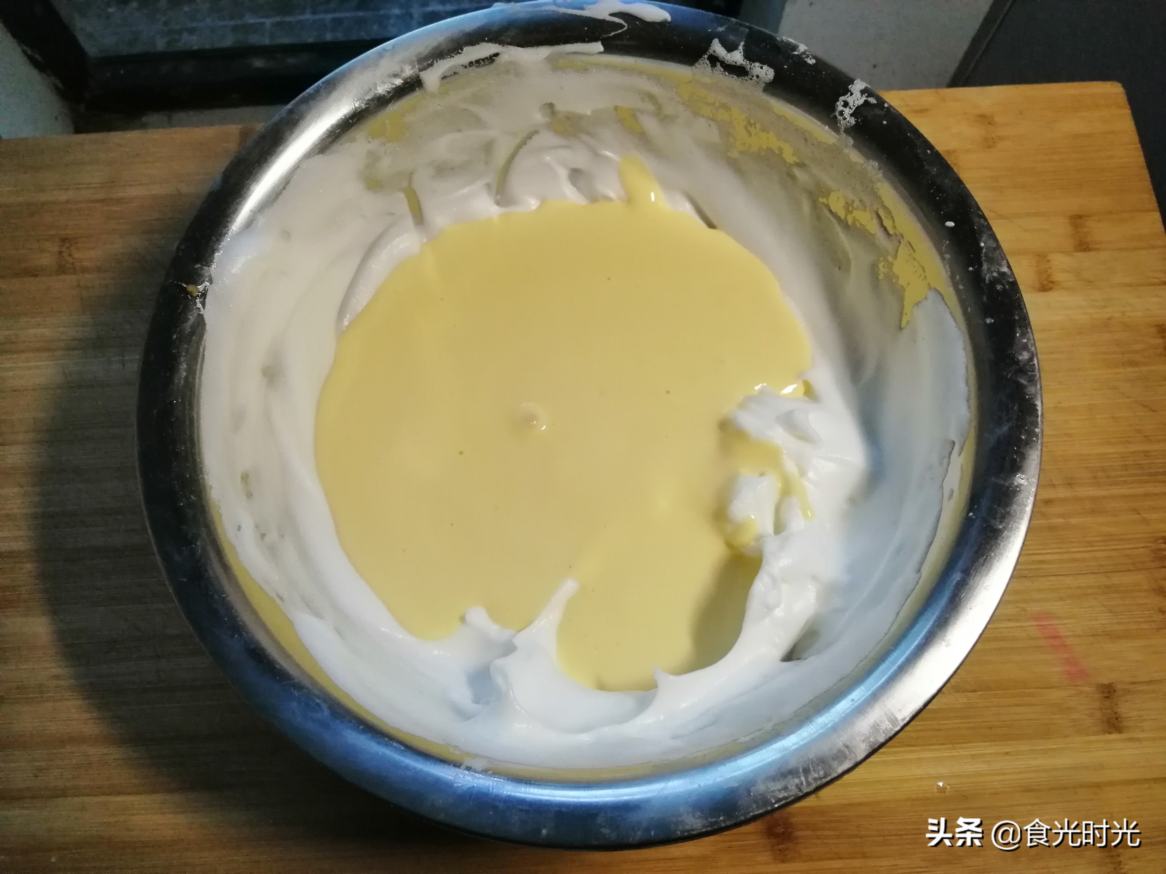 做蛋糕蛋清手动打发视频教程,没有打蛋器怎么打发鸡蛋做蛋糕
