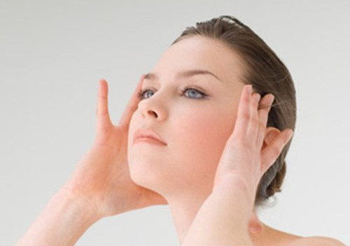 脸上泛红敏感肌肤的注意事项,敏感肌肤泛红怎么改善