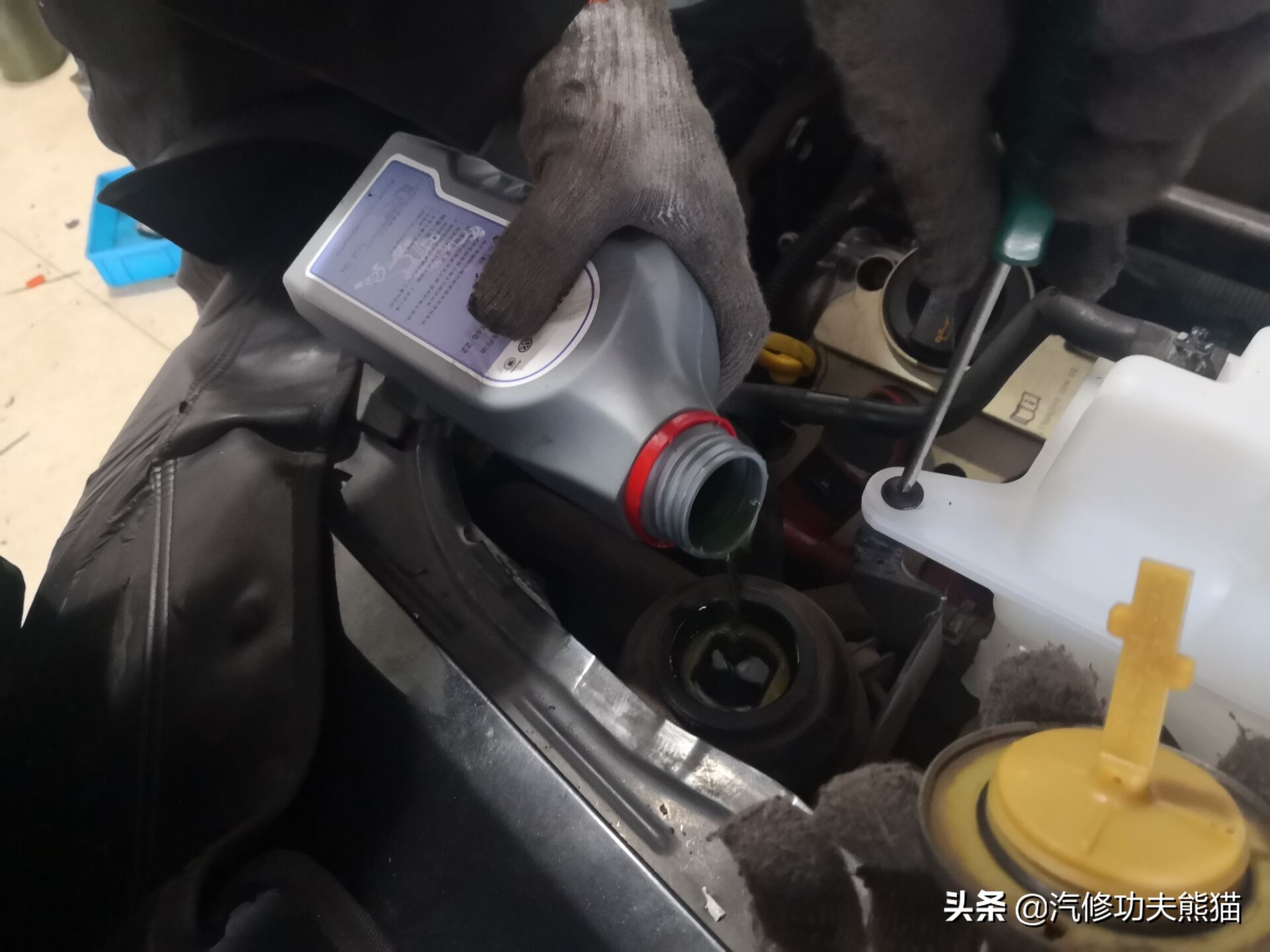 16款奥迪a6l2.5自吸发动机漏油,奥迪a6l2.4免拆烧机油处理靠谱吗