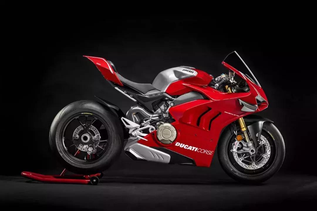 杜卡迪v4超燃视频黑武士,杜卡迪v4大魔鬼帅气视频