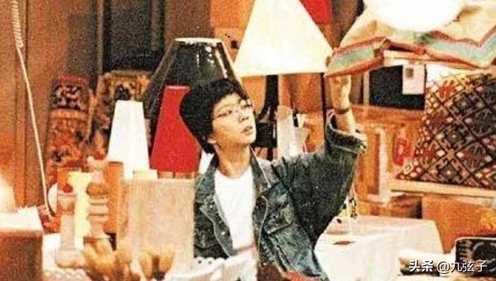 满口脏话的音乐鬼才，一婚出轨二婚娶小娇妻，63岁去世活成了传奇