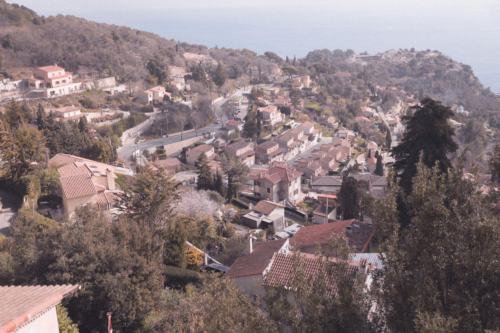 穿着徒步鞋去和爸爸爬山,merrel登山鞋男