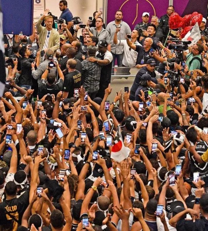 看看巴西的球迷文化!鲁能旧将重返巴西老东家,享受球王级待遇