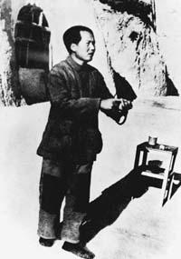 毛岸英结婚,毛主席看完客人名单后说:为什么漏掉了三位同志呢?