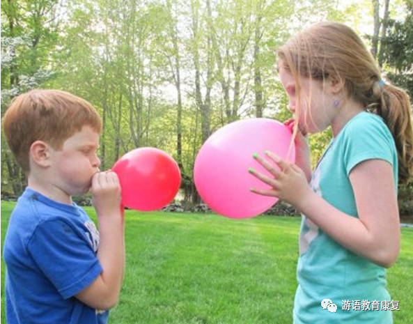 1岁宝宝吹气游戏大全,教宝宝说话这2个小游戏简单有效