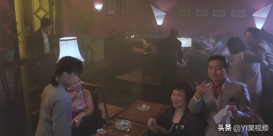 张学友经典喜剧，许冠英搞笑担当，头顶*裤内**斗僵尸《猛鬼差馆》