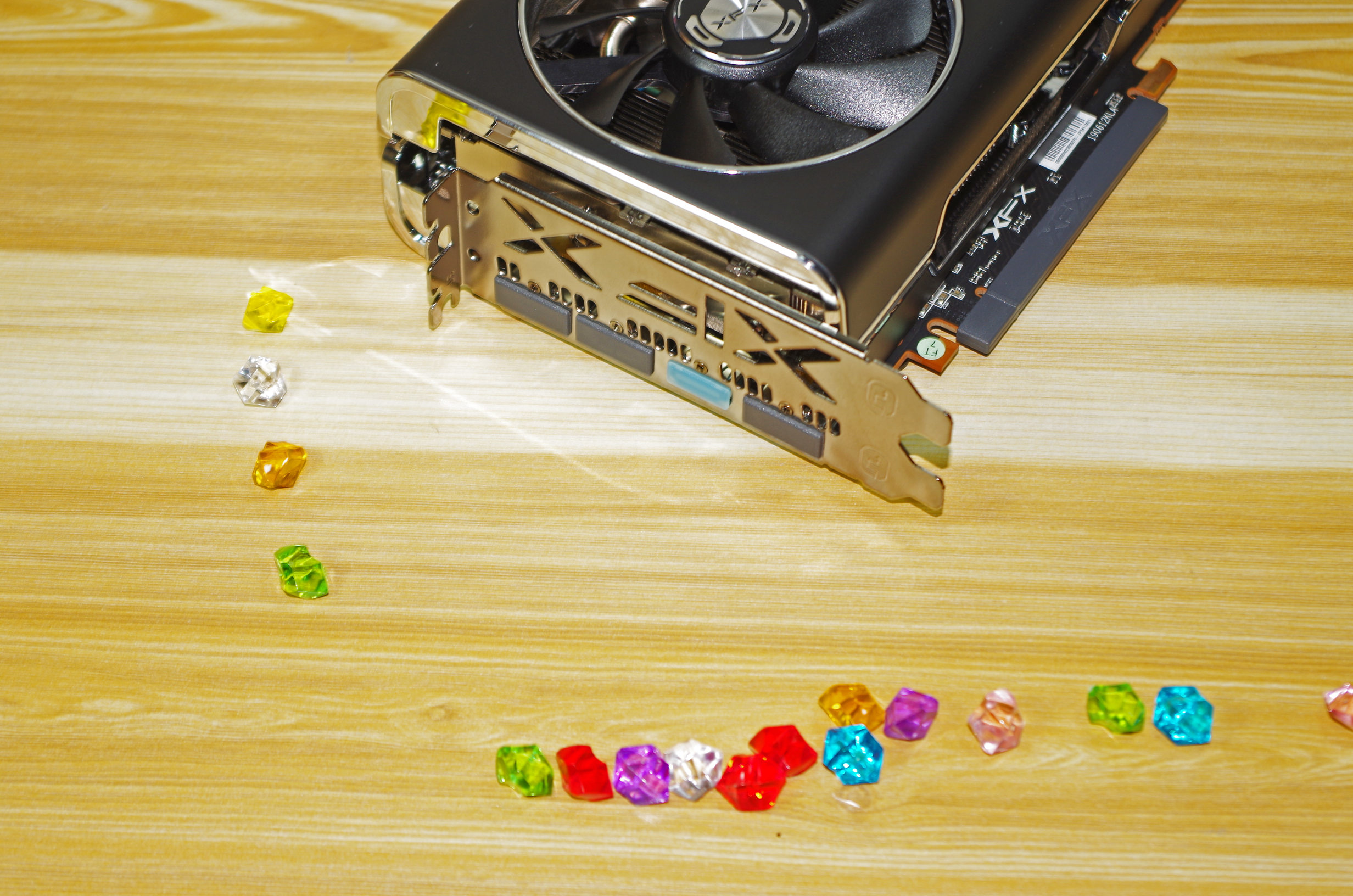 pcie插固态会占用显卡的通道么,pcie延长线对显卡性能测试