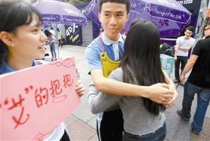 艾滋病可以通过食物投毒吗,艾滋病毒在水产上存活