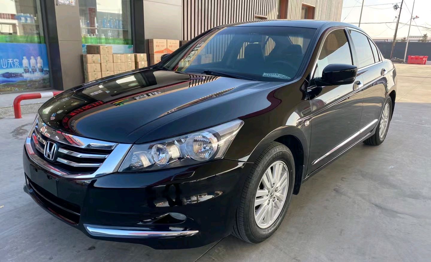 小伙花1万块钱买了一辆二手车,小伙花9万买了台国产车