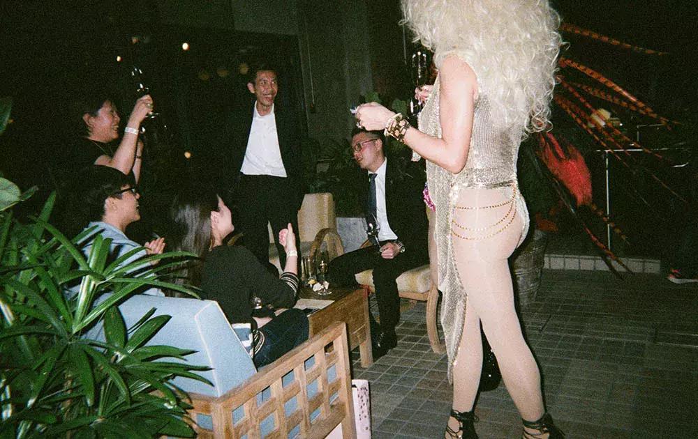 香港逸东酒店在哪个地铁口,香港逸东酒店夜景