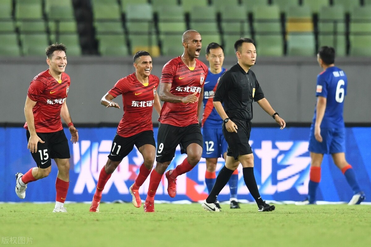 中超金靴破荒梅开二度,夺冠热门大逆转中超旧将梅开二度