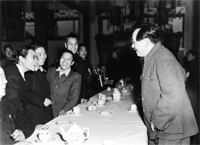 侄子忆雷洁琼：最爱家乡腐乳咸鱼，曾劝其别移民