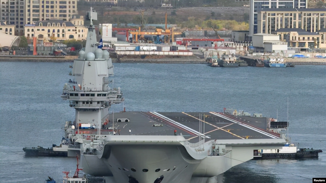 辽宁舰和山东舰对比哪个大,辽宁舰与山东舰哪个大哪个强