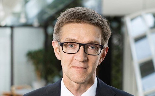 【全球公众人物感染新冠汇总】哈佛大学校长夫妻确诊新冠肺炎