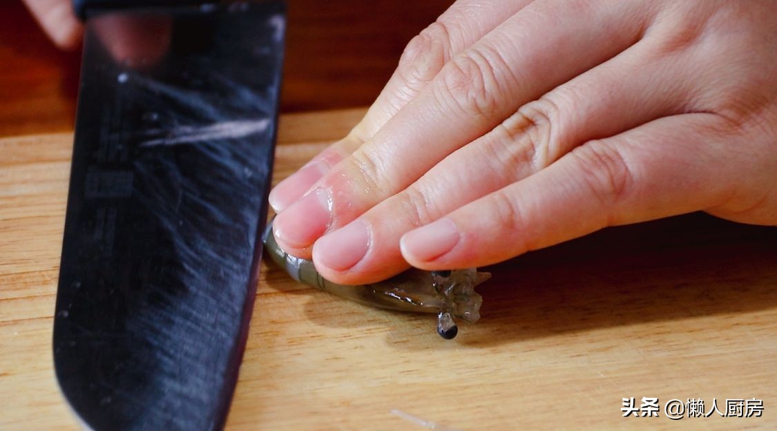 吃虾要不要揪尾巴,吃虾应该先剔虾线还是煮完再剔