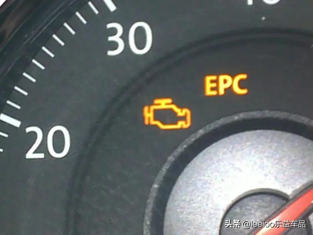 一开灯就显示故障,亮红灯而且一直叫是怎么回事