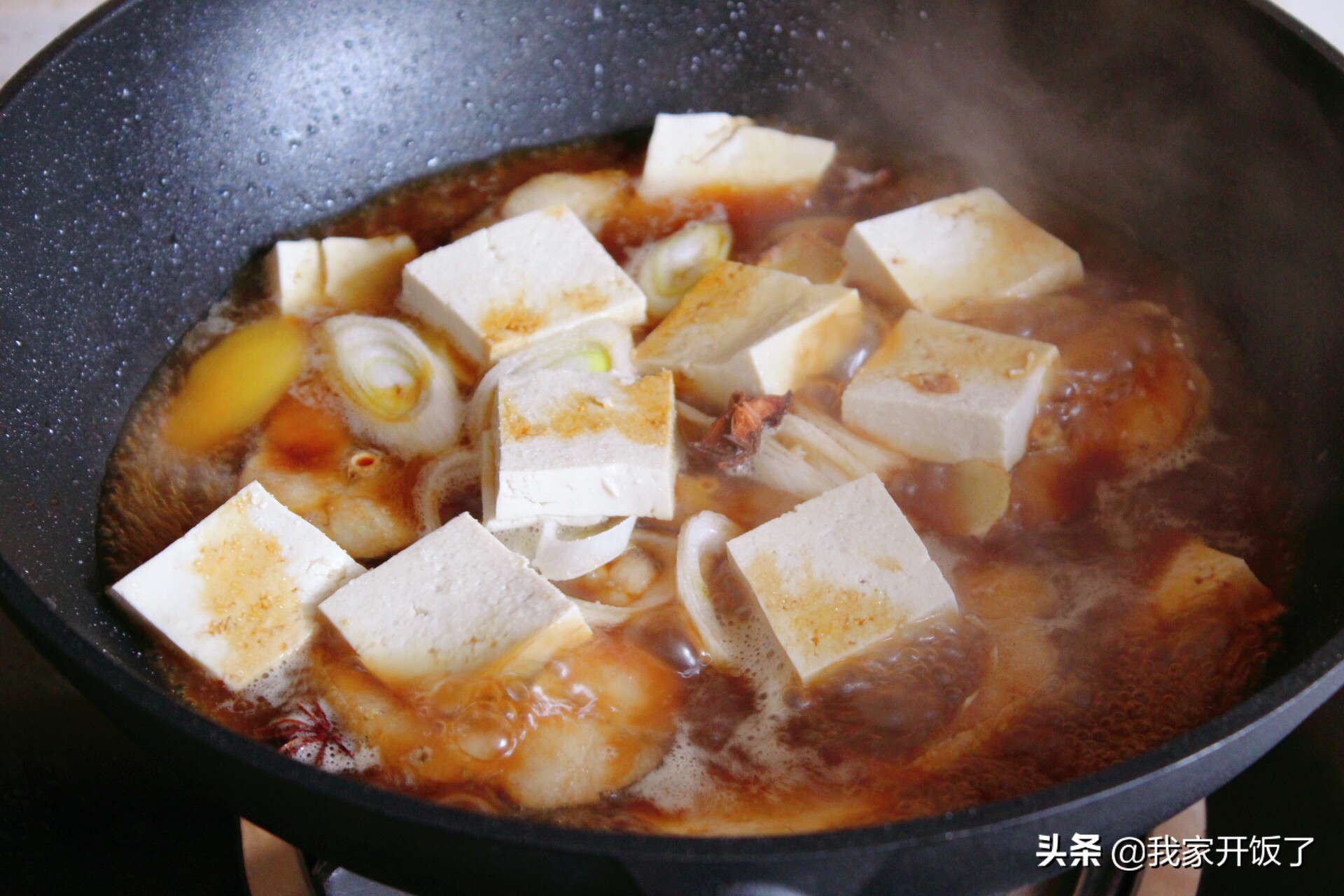 黄骨鱼炖豆腐汤汁浓郁味道鲜美,鱼炖豆腐怎么炖才能好喝