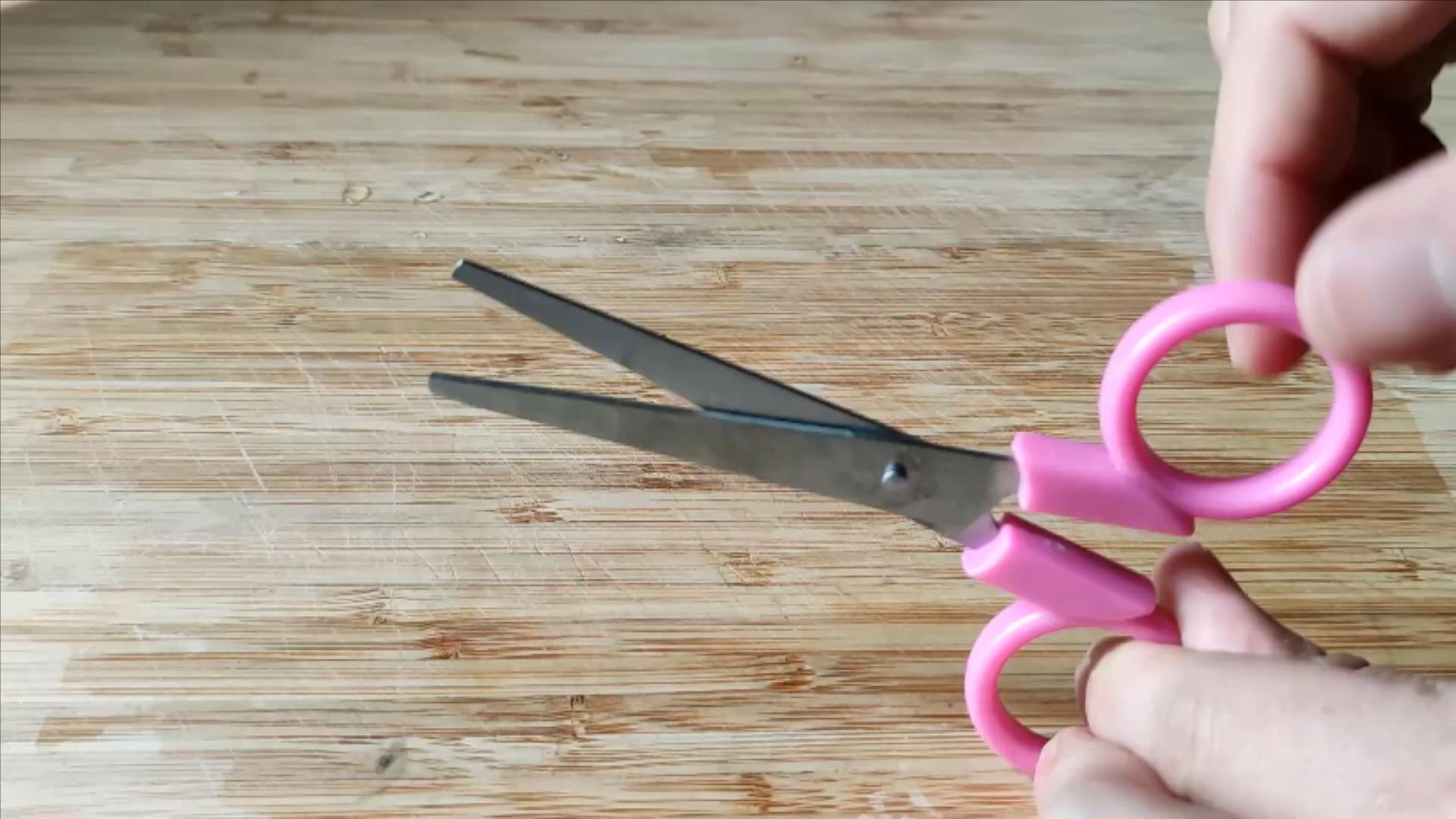 剪刀怎么剪不会钝,不管剪刀有多钝学会这一招