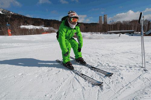 零基础滑雪技巧,滑雪一定要学会的四种技巧