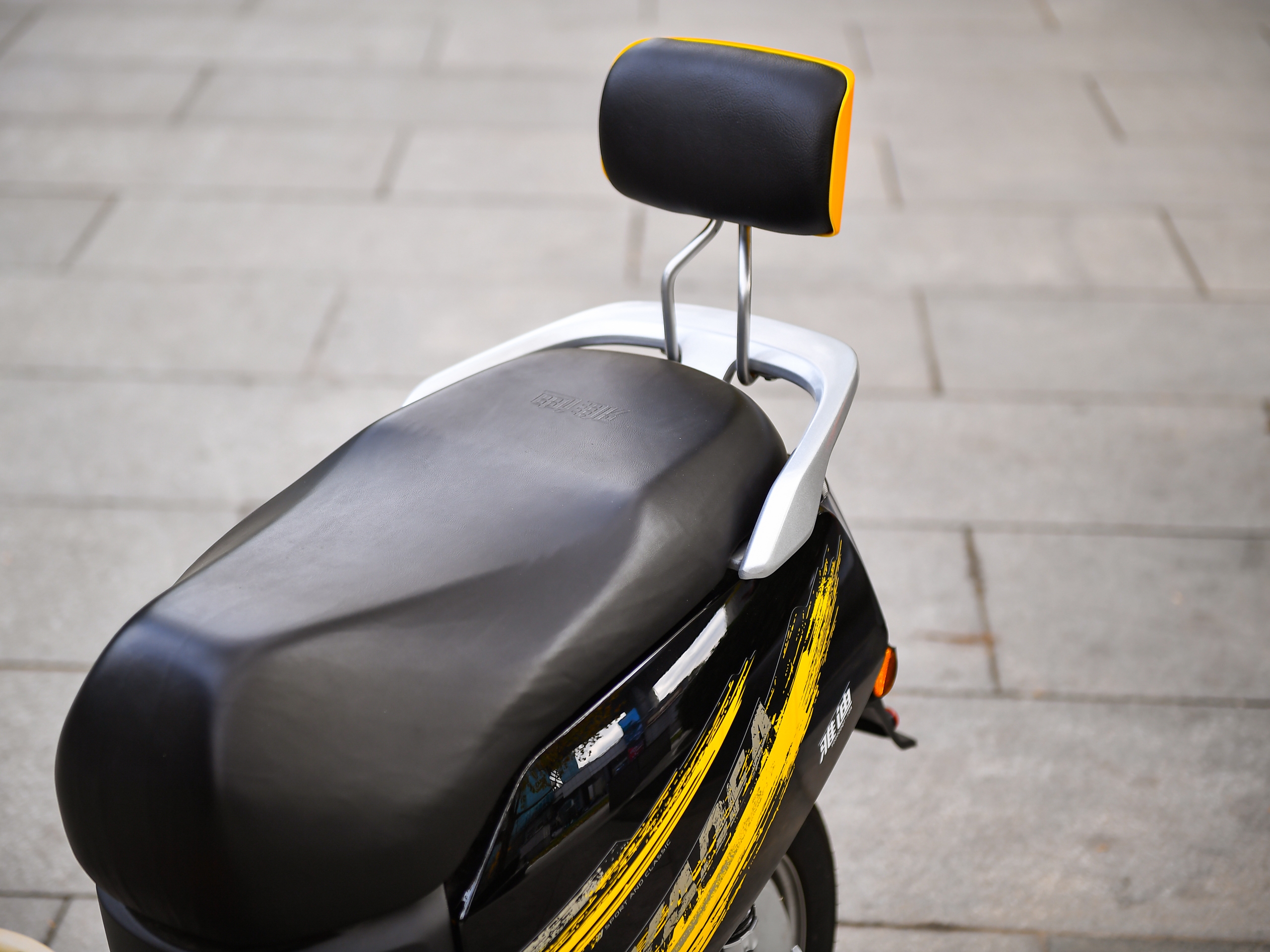 雅迪e2s测评,雅迪电动车b20测评