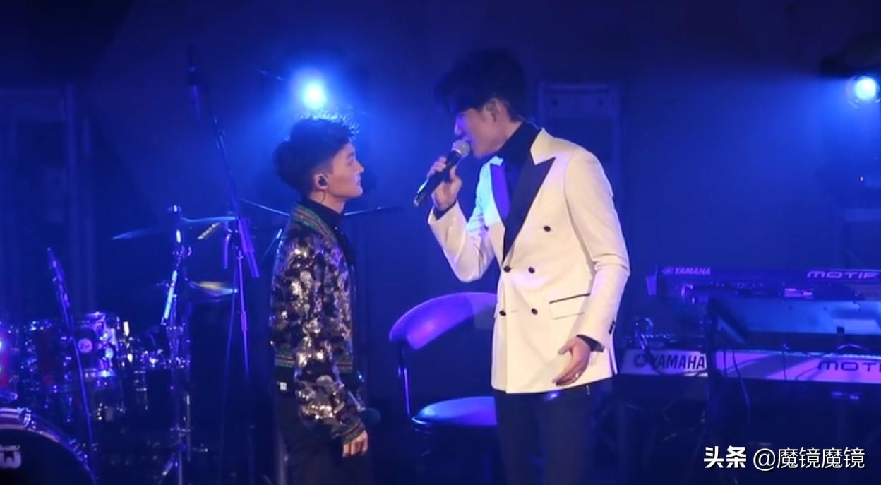 月弯弯周深王晰评价,月弯弯王晰周深完整版qq音乐