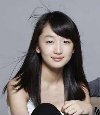 周冬雨出道后一共拿过几个奖,周冬雨28岁就拿了两个影后