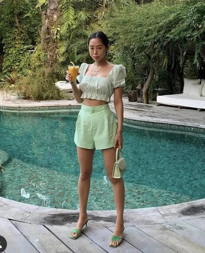 什么样的脸型适合什么样的领口,衬衫大领口好看还是小领口好看