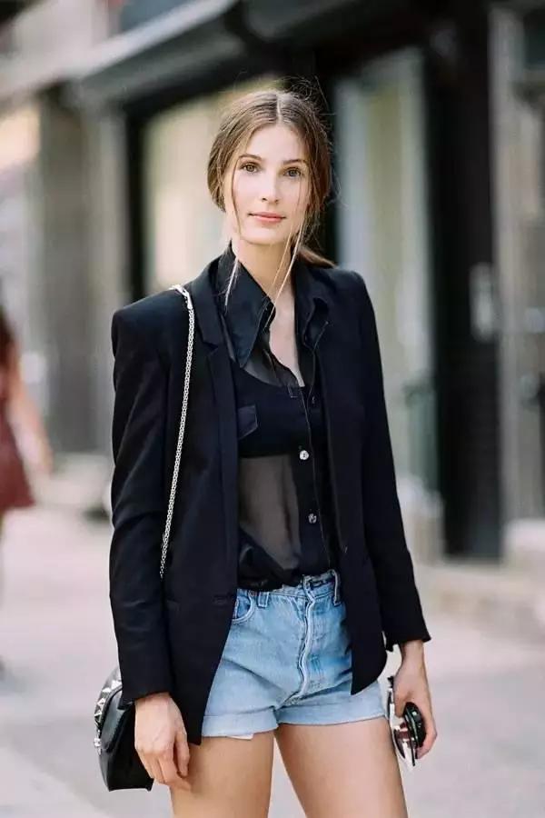 男士夏天衣服透点咋办呢,夏天比较透的衣服应该怎么穿