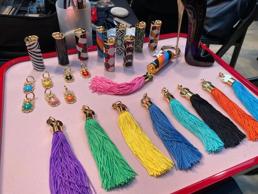 奢侈品下场battle卖口红，爱马仕、周仰杰，该买哪一支？