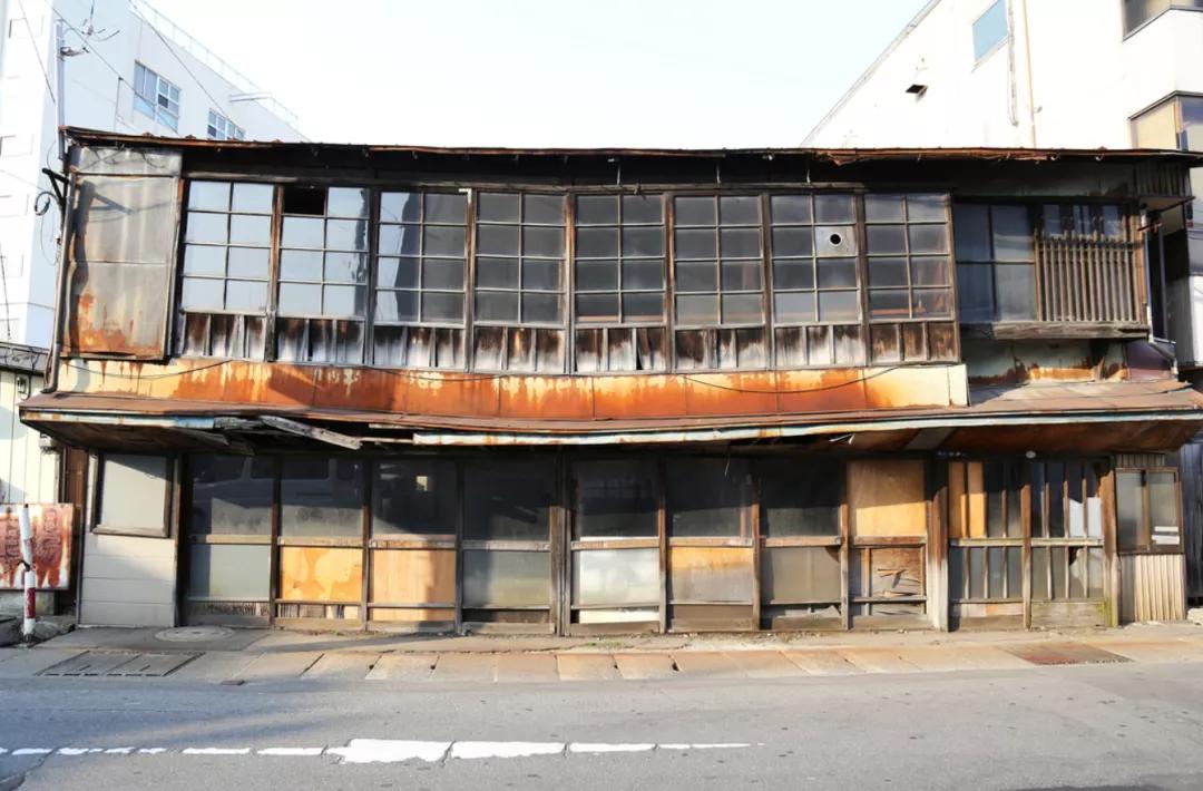 奖门人：曾用“中国威胁论”炒房，如今日本处处皆“鹤岗”