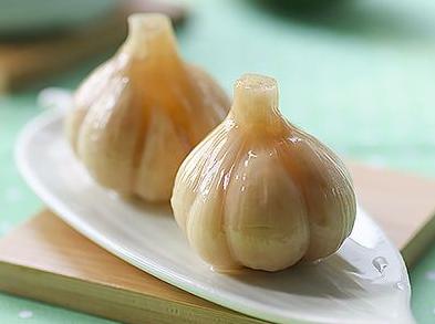 自己在家腌糖醋蒜还用哪种醋好,自己腌糖蒜太咸了应该放点什么