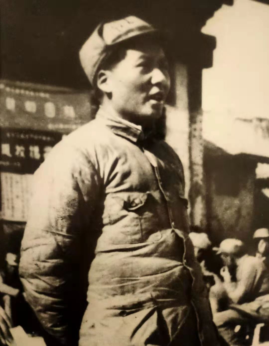 是萧军向毛*东泽**提议召开延安文艺座谈会的吗